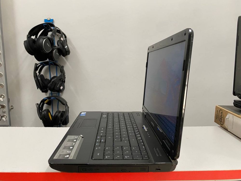 Ноутбук eMachines E525