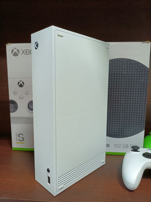 Xbox One S series 512 GB SSD , 2x pad - idealny stan
