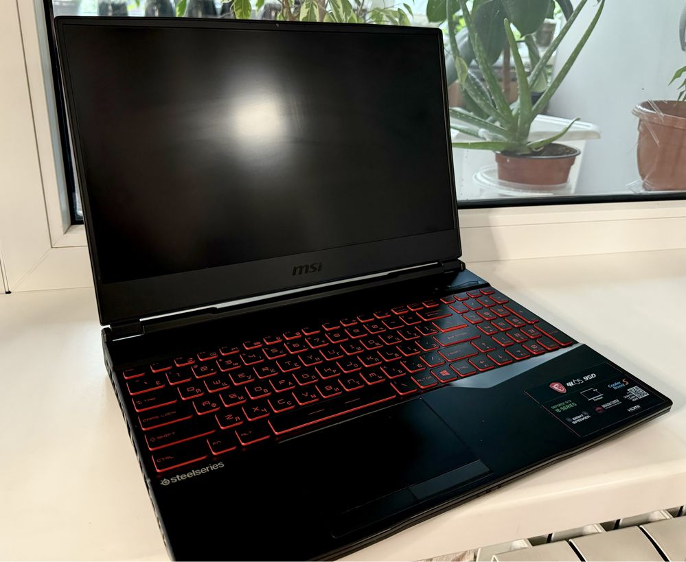 Продам ігровий ноутбук MSI GL65 9SD