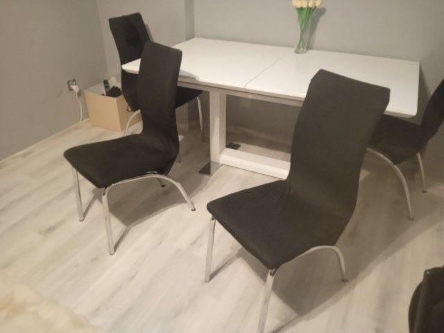 Krzesla czarne salon