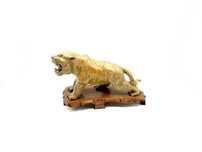 Tigre oriental em pedra jaspe brecha amarelo