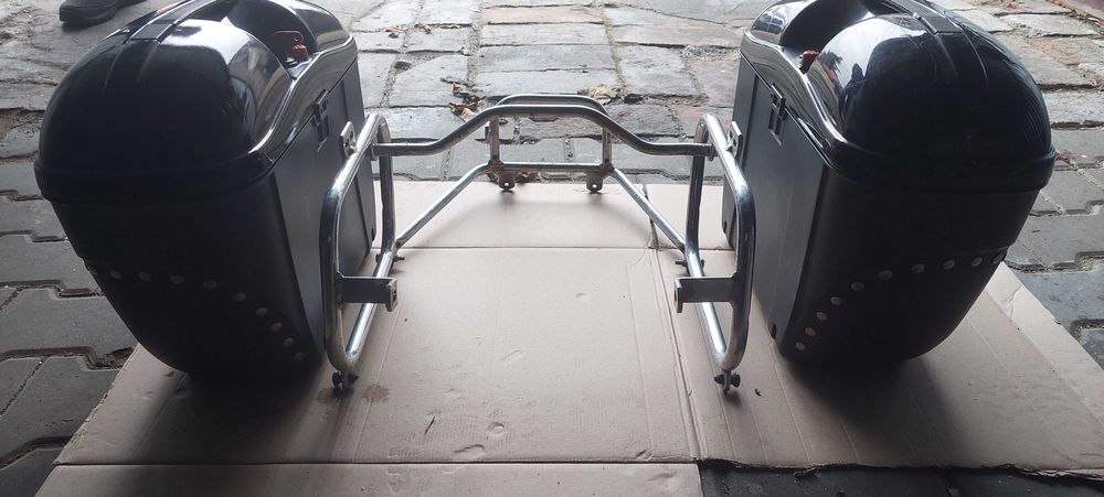 SUZUKI Zestaw Kufrów bocznych z stelażem