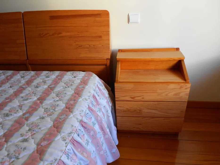 Cama Casal Estrado Mesas de Cabeceira
