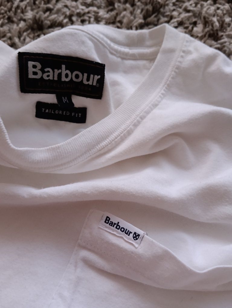 Белая футболка Barbour