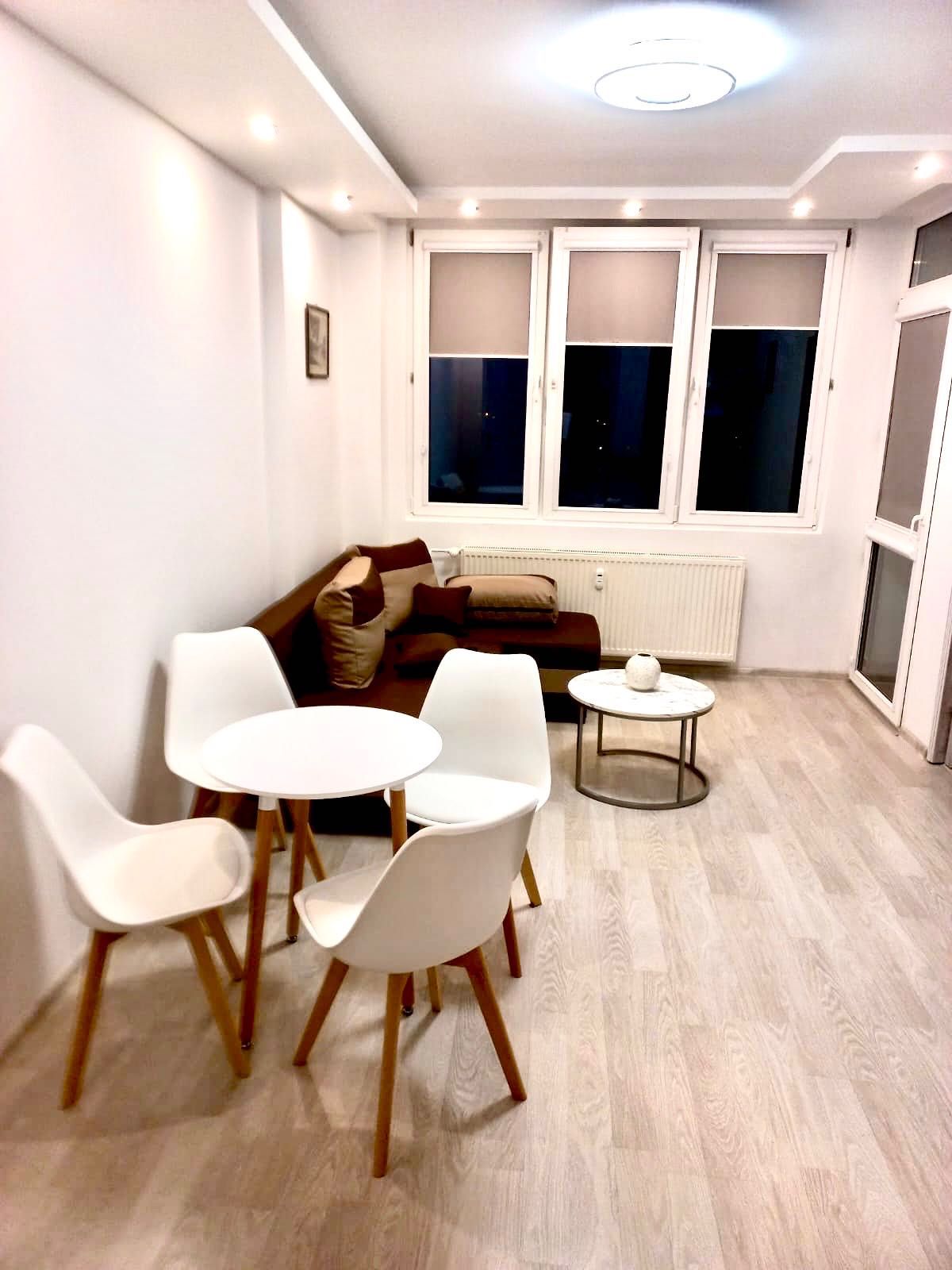 Apartament z widokiem na jezioro Jeziorak w Iławie.