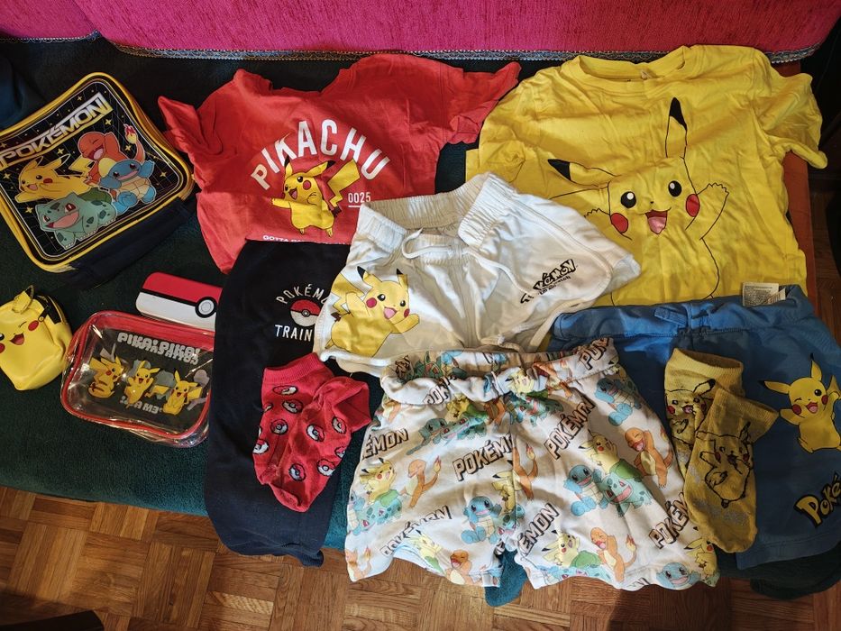 Zestaw ubrań i gadżetów  Pokemon