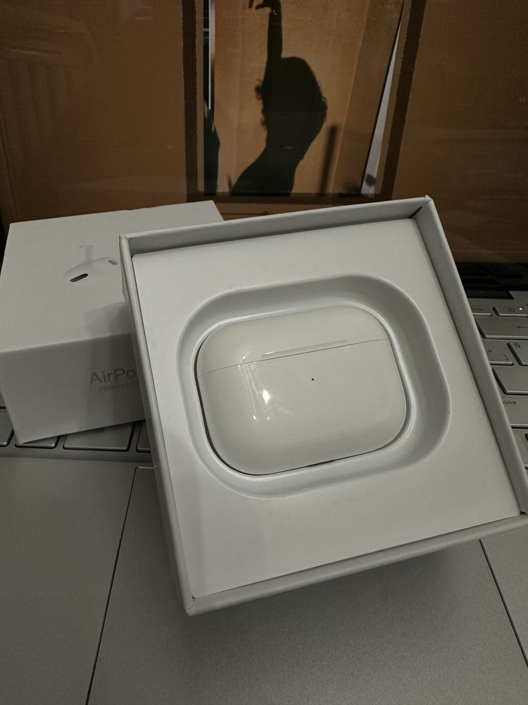 AirPods Pro Wireless Charging Case