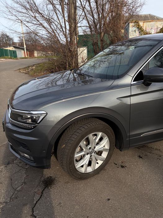 Продаж Volksvagen Tiguan 2.0 TSI AT ( 220 к.с.)  4Motion Торг