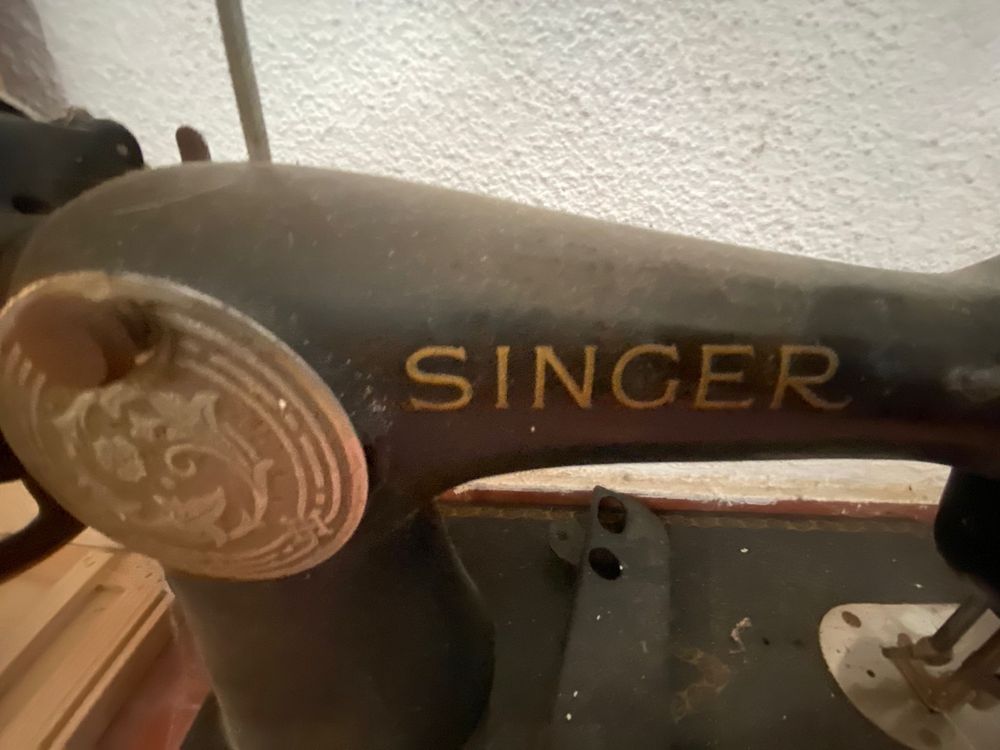 Máquina costura Singer com móvel