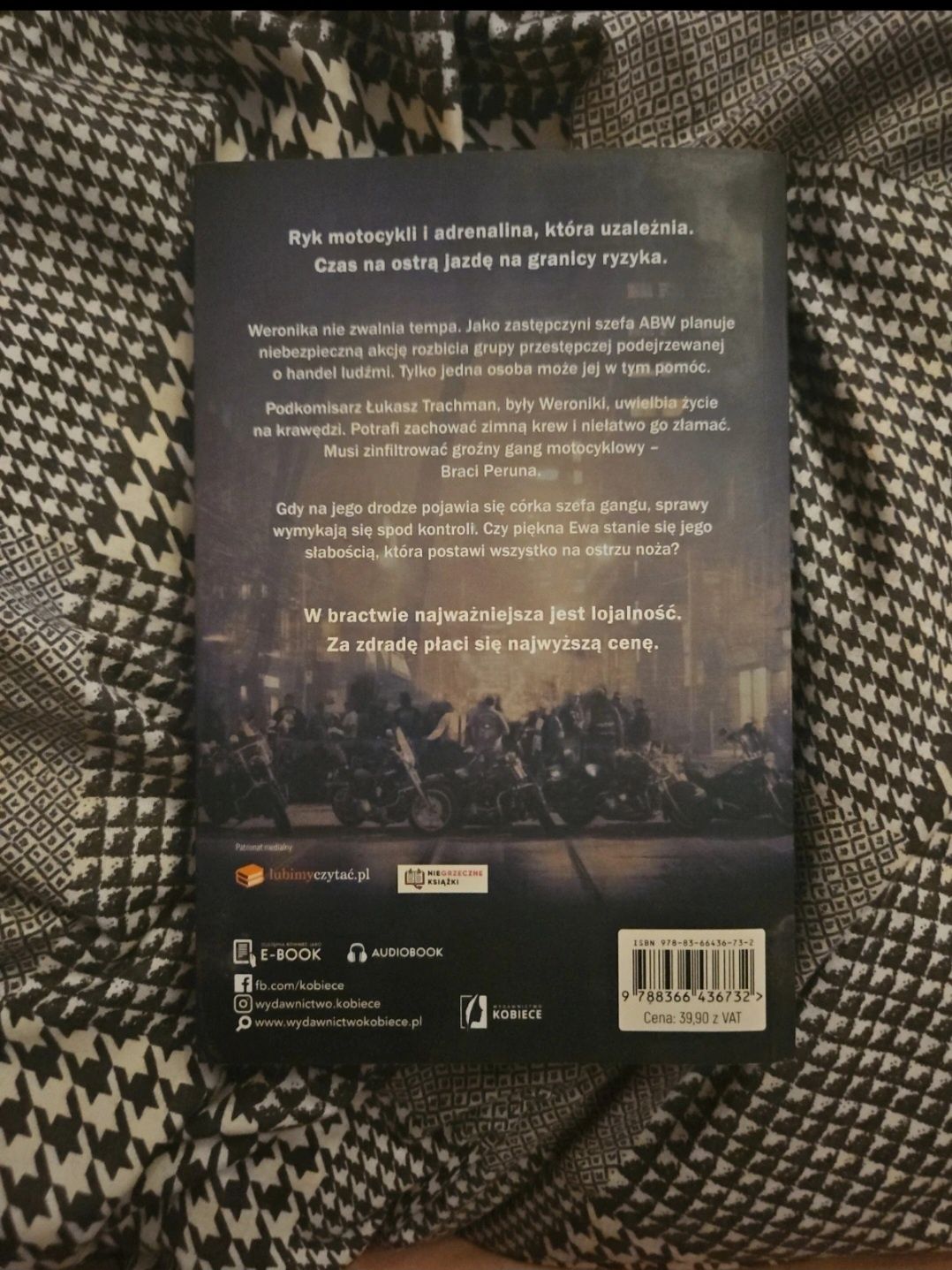 Emilia Szelest "Układ idealny"