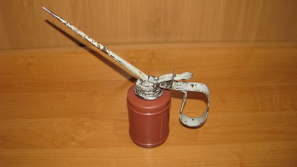 Olejarka ręczna stary model retro gumowa plastikowa