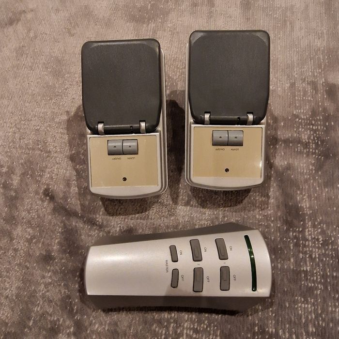 Conjunto de 2 tomadas por controlo remoto