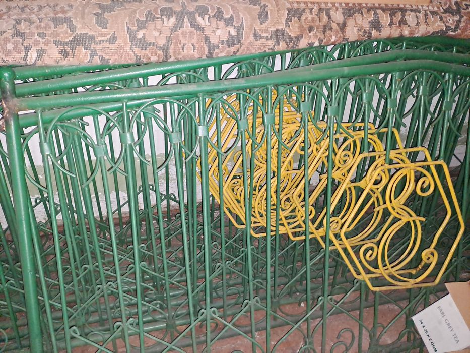 Красивый железный забор/изгородь