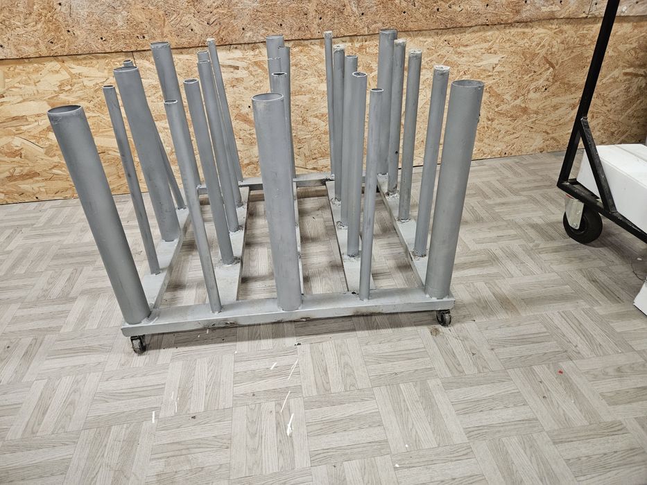 Estrutura em ferro para colocar vinil ou rolos