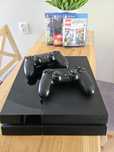 PlayStation 4 PS4 + 2 pady + gry