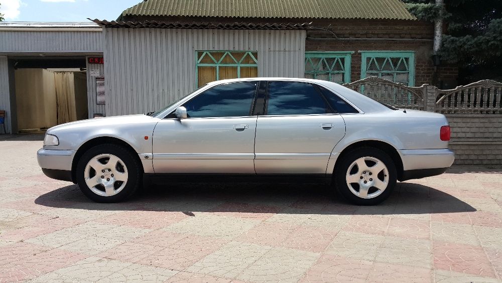 Продам Audi A8 D2