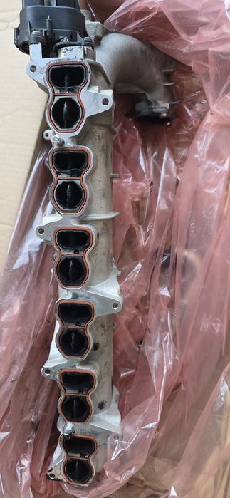 Продам  оригинал впускной коллектор бмв м50д