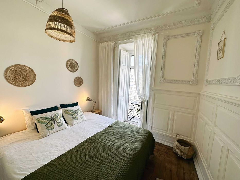 Quarto casal Av 5 Outubro sem caução entrada imediata