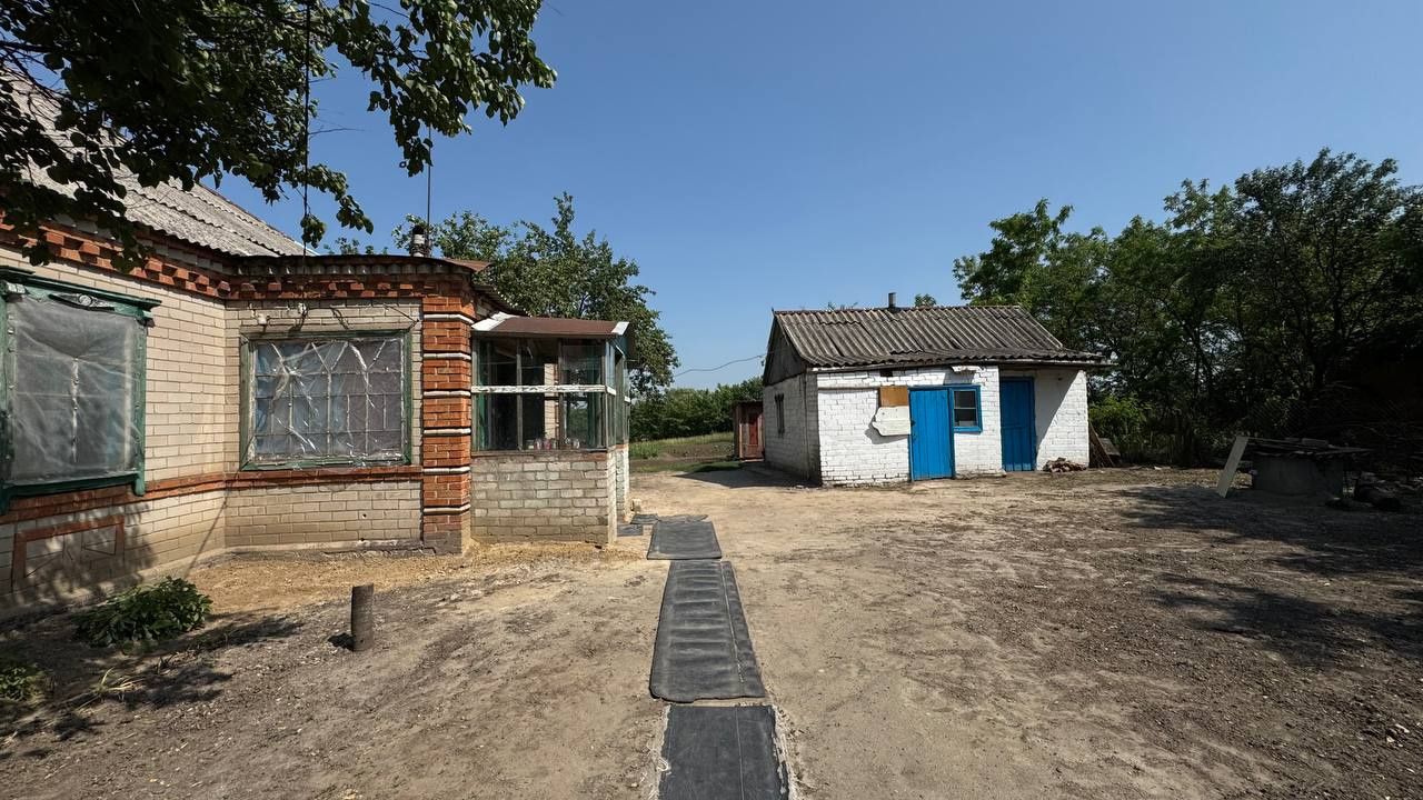 Продаж будинку — с. Піщанка, центр.