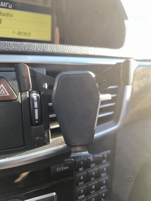 Тримач телефону в авто. Держатель телефона