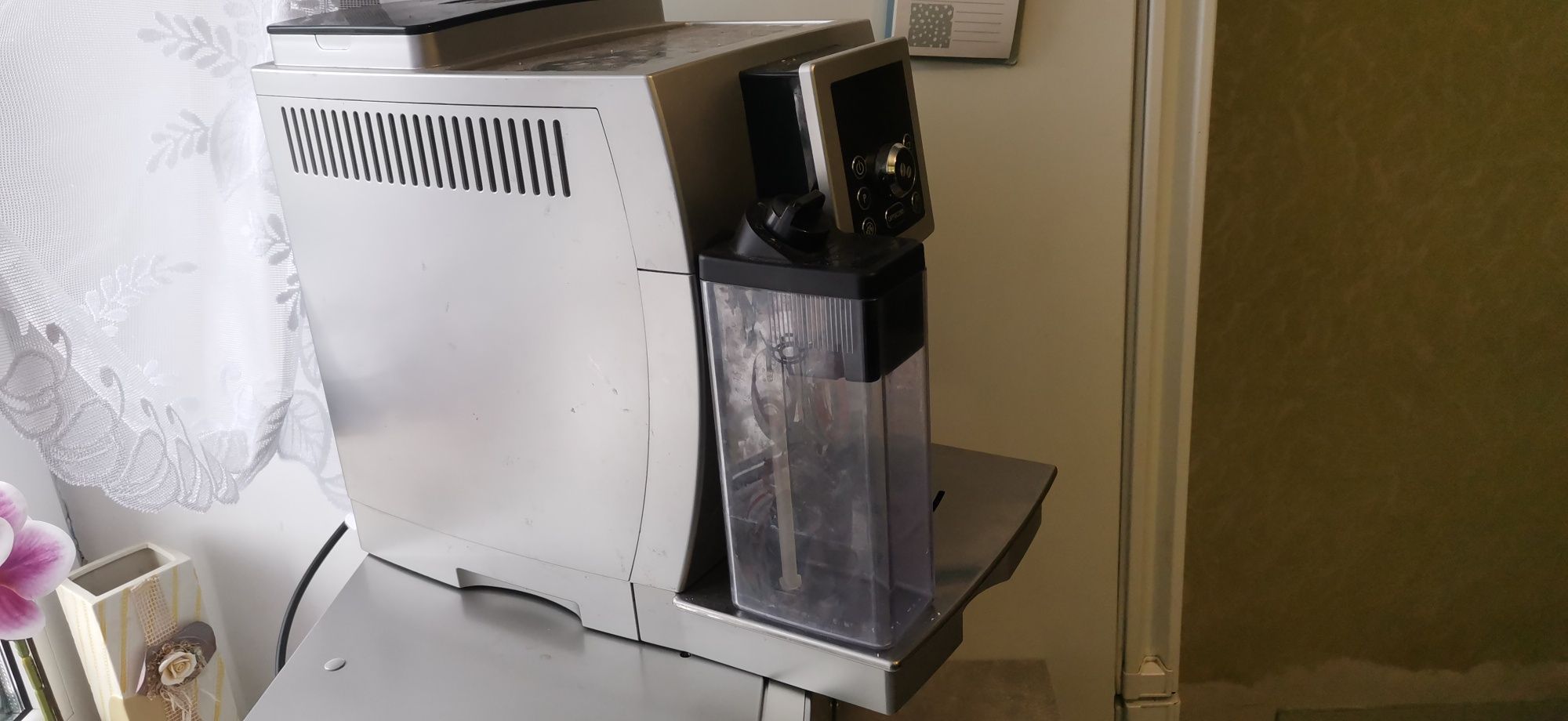 Кавомашина Delonghi ECAM23.460.8