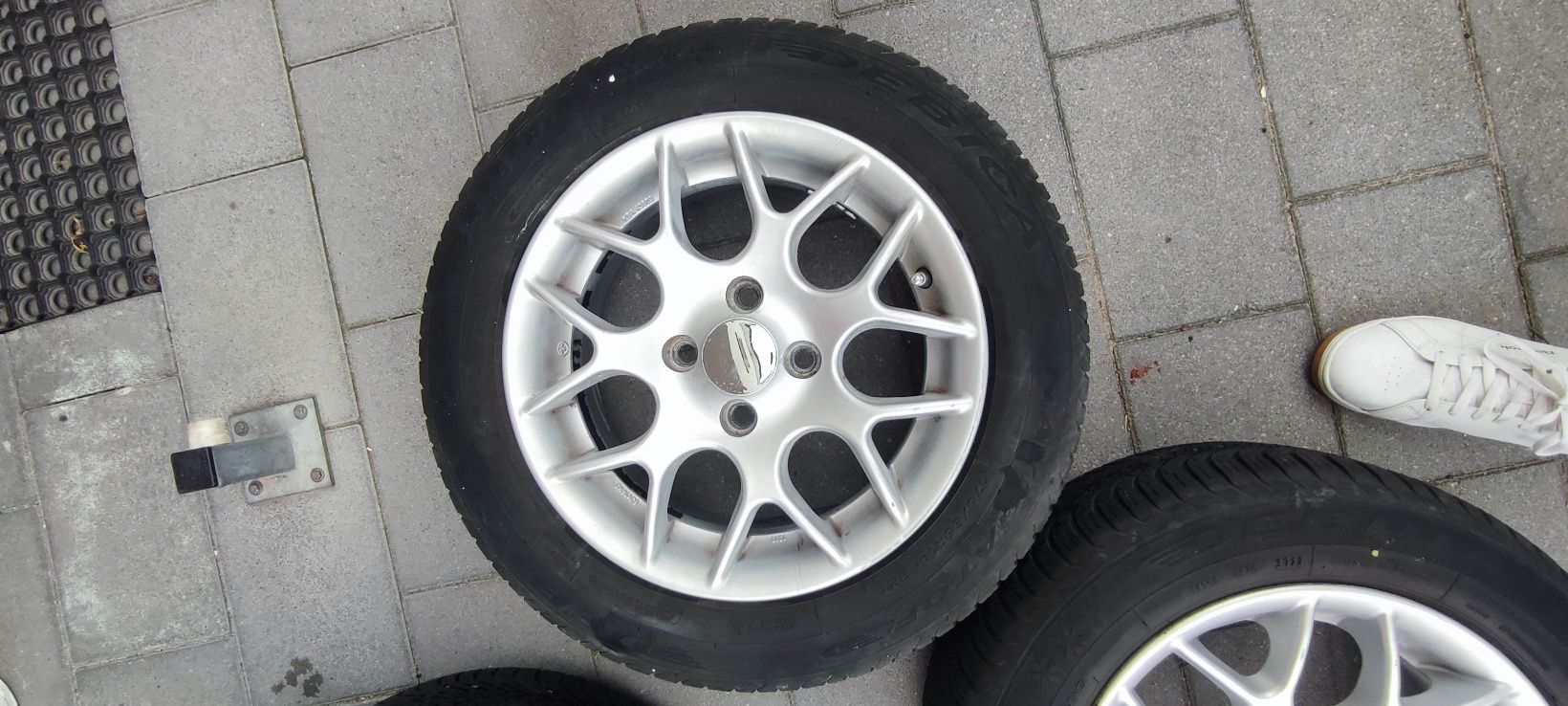Felgi aluminiowe z oponami R14 176/65