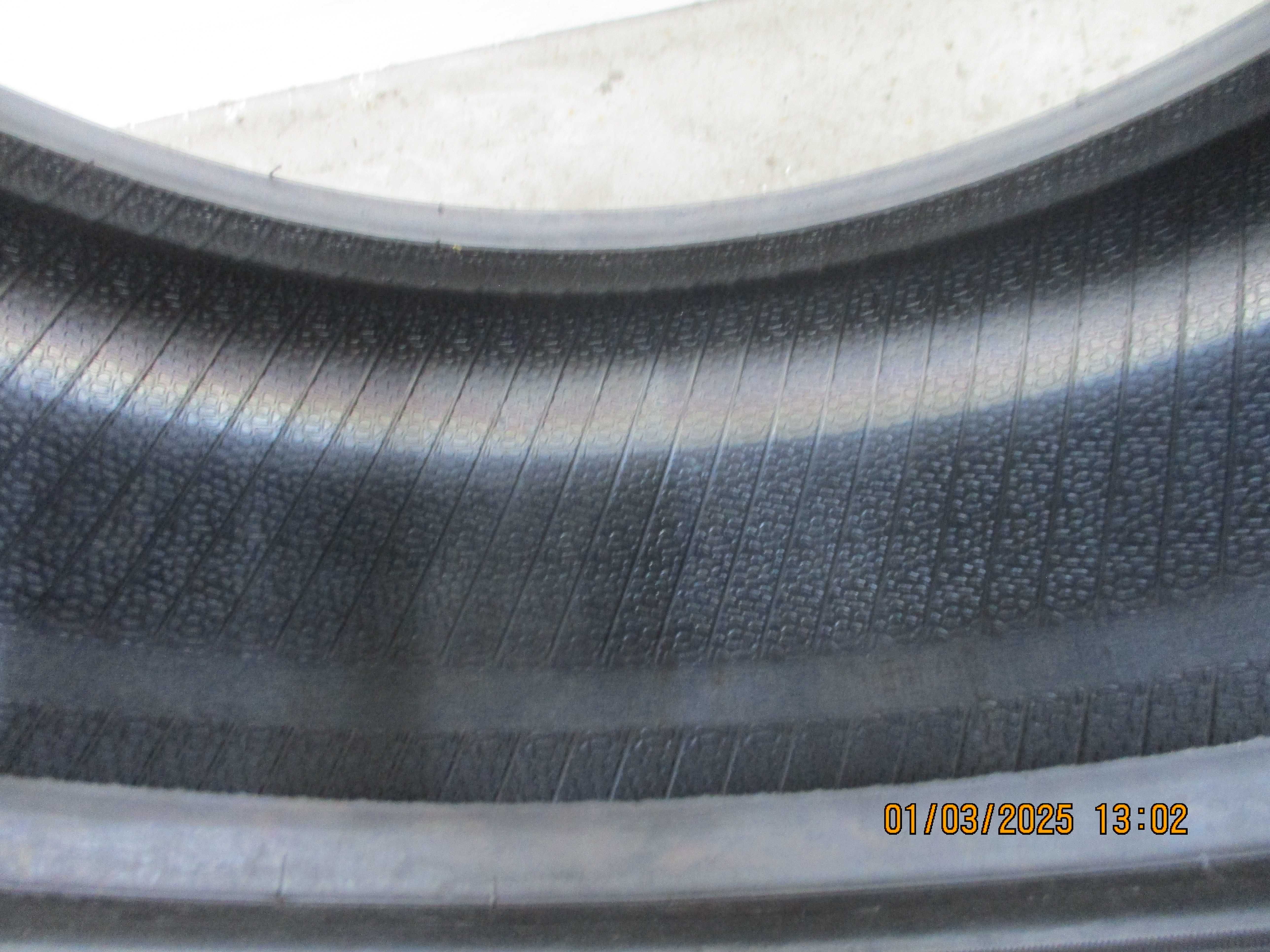 1x 215/65R15C Goodyear Vector 4seasons Cargo 5,8mm 20r.