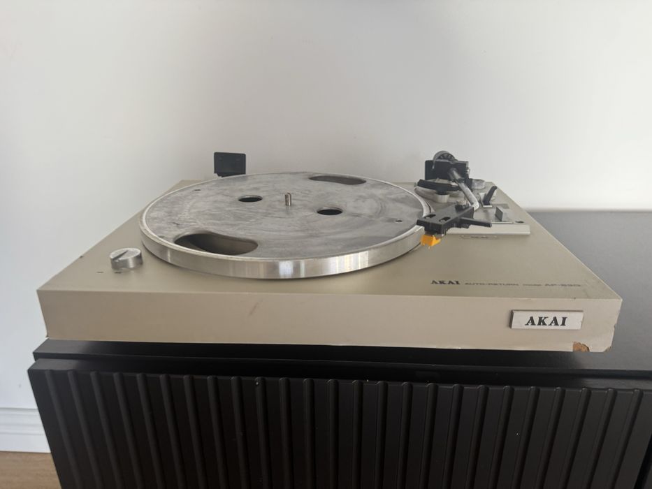 Gramofon Akai AP-b20