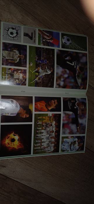 Nowa Ksiąeczka Wszystko o Ronaldo z naklejkami