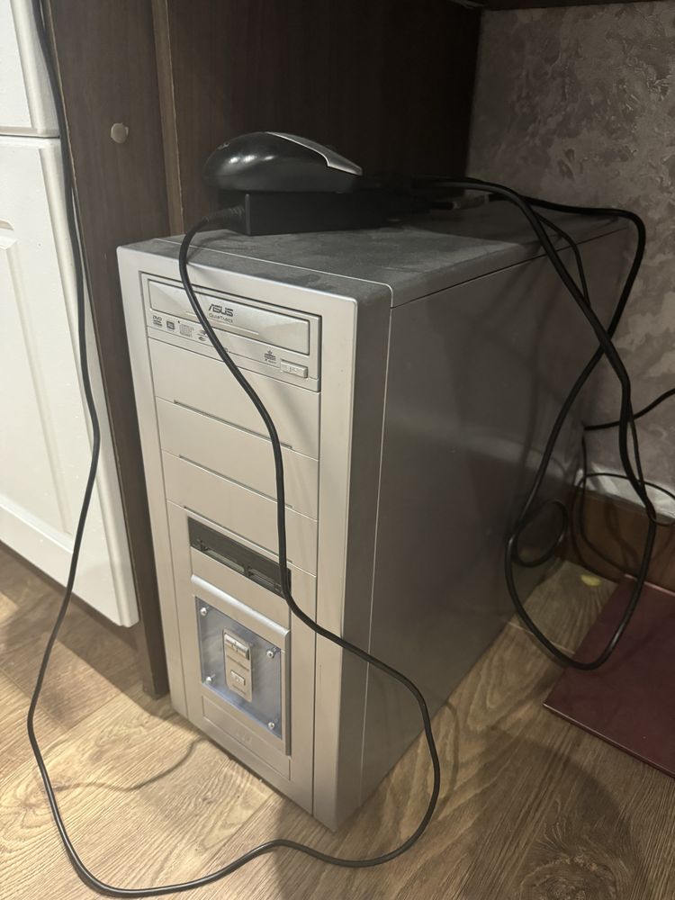 Компютер ( монітор і процесор)