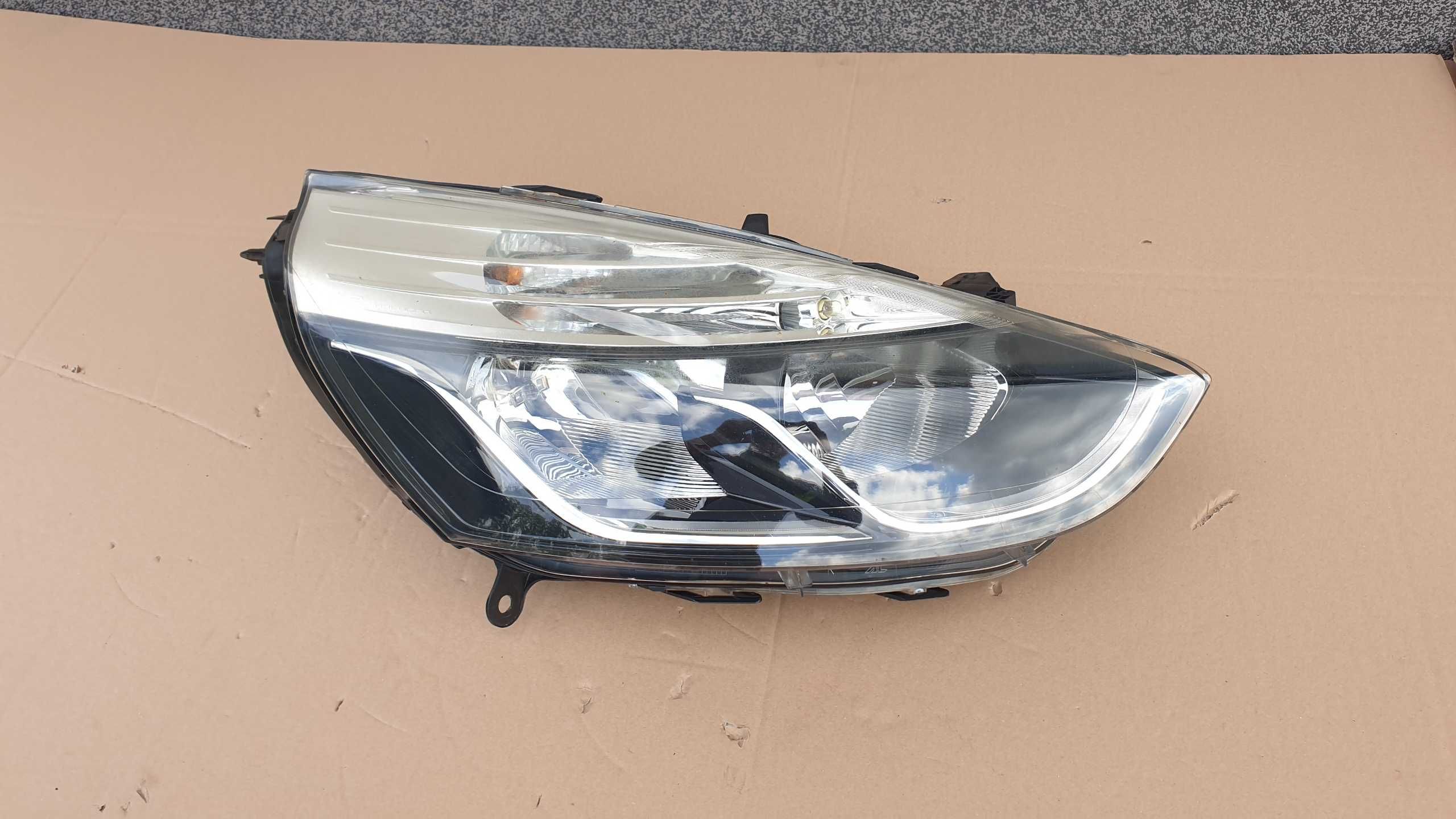 Renault clio IV 4 prawa lampa  przednia prawy przód UK