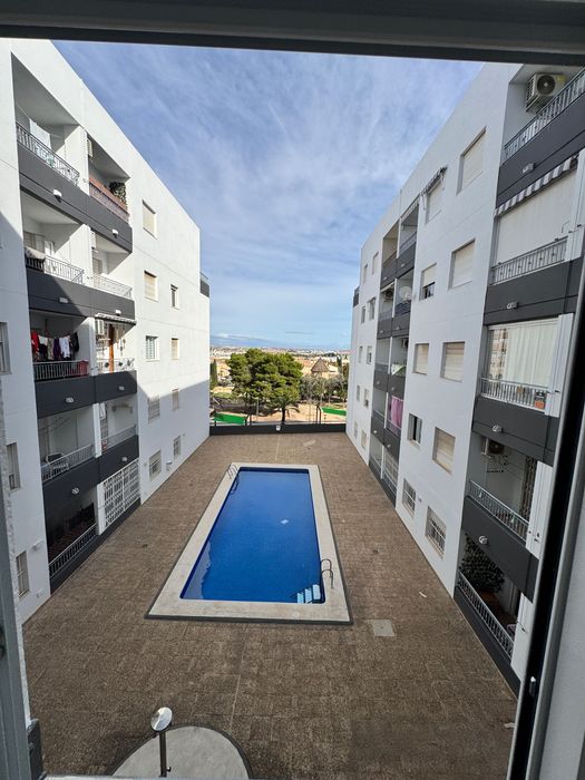 Квартира в Іспанії - в будинку з басейном -2 спальні + вітальня