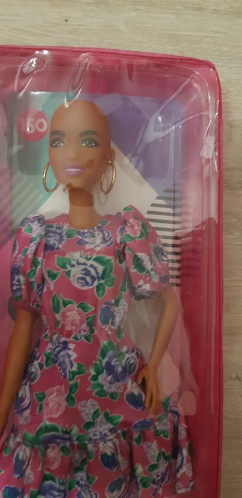 Barbie Fashionistas nr.150 Prezent, Dzień Dziecka