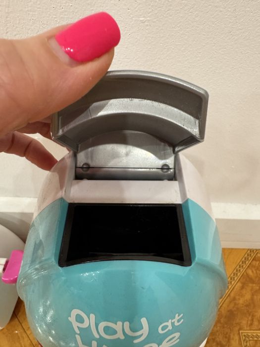 Кухонна техніка: тостер та кавомашина