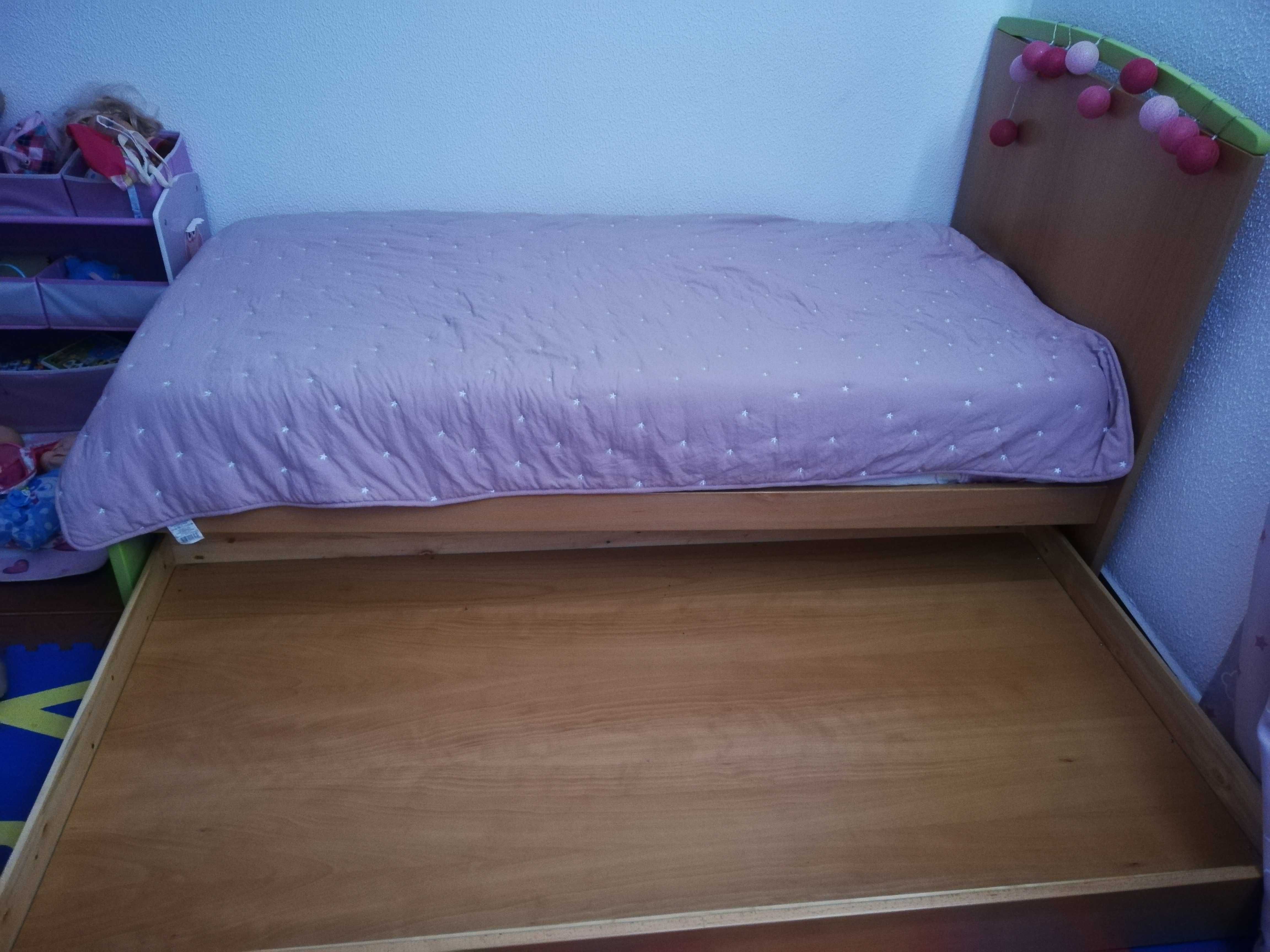 Cama de criança com gavetão