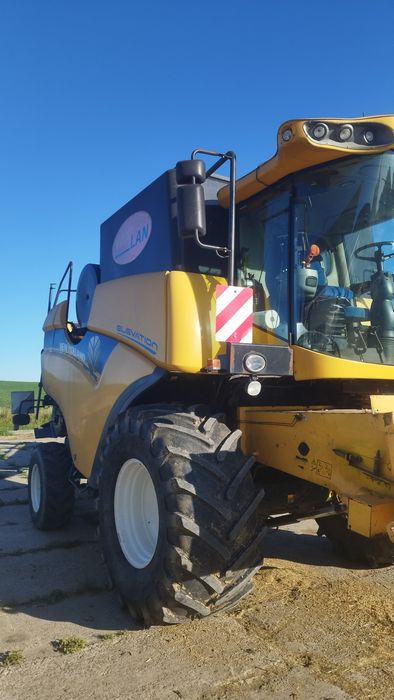 Kombajn zbożowy New Holland CX5080