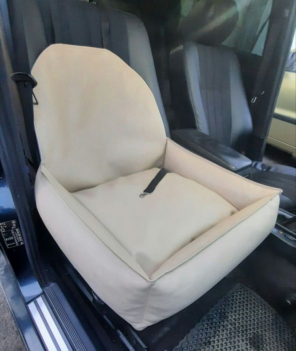 Автокресло для перевозки собак