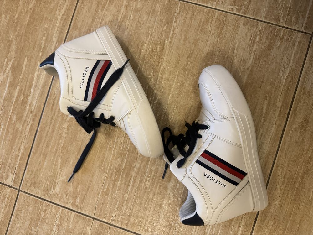 Кєди tommy hilfiger