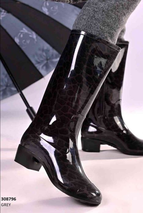 Гумові чоботи високі, нові р. 41.