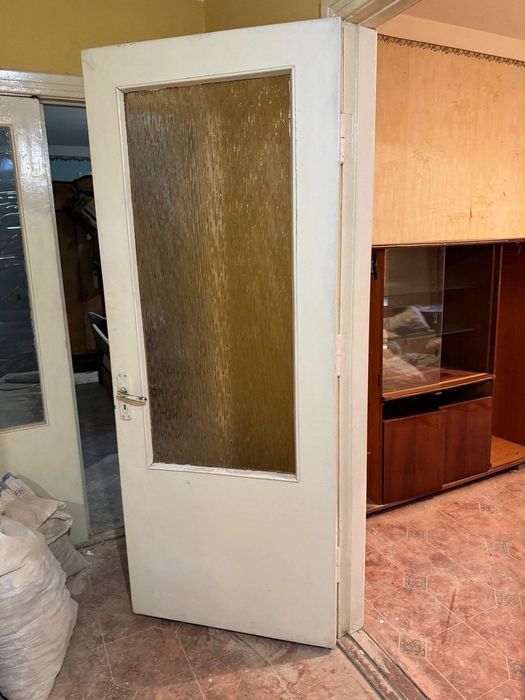 Віддам безкоштовно вікна з рамами та склом двері