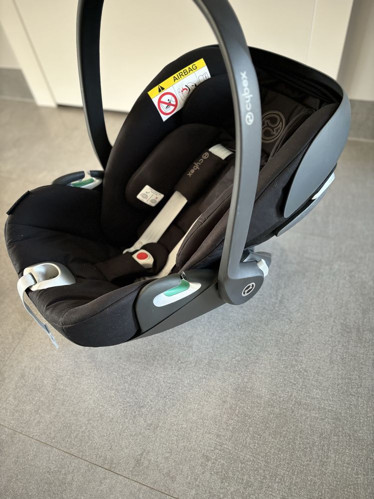 Fotelik samochodowy marki Cybex Cloud z2 i-size kolor Deep Black