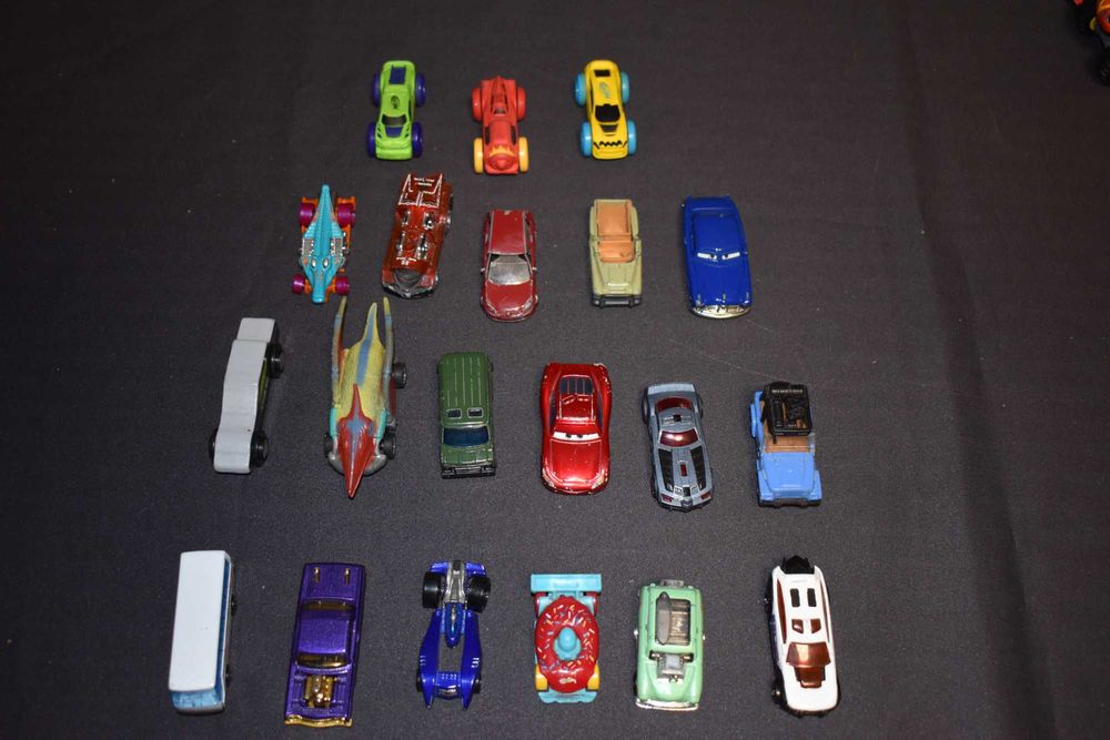 Resoraki samochody Hot Wheels Nerf Mix