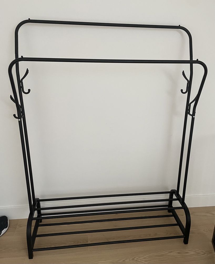Wieszak stojący metal czarny