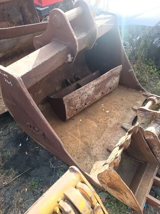 Łyżka 150cm do koparki 20-30 ton case fi70 300x400