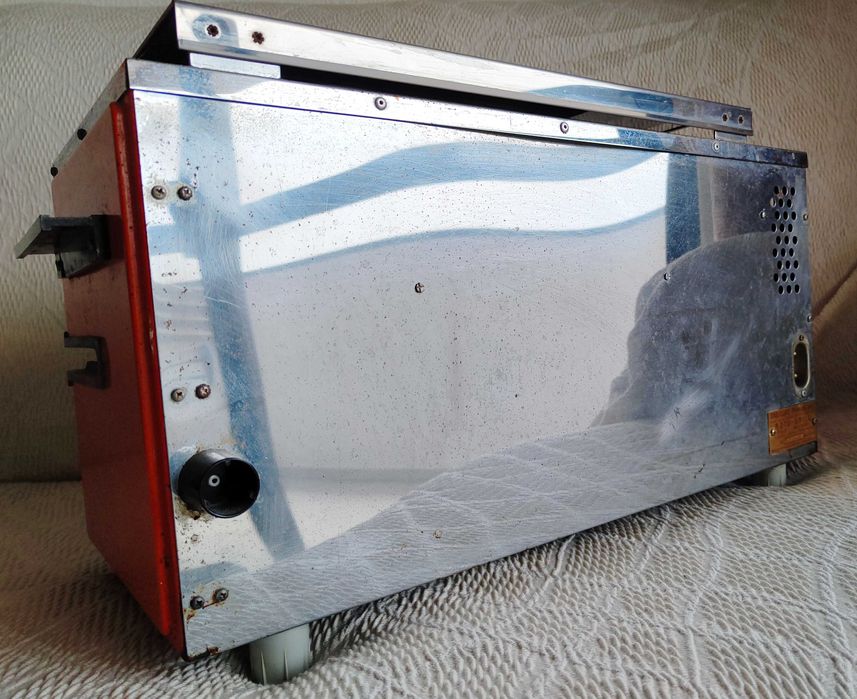 Forno grilhador Cadillac vintage com roticero e grelhas.