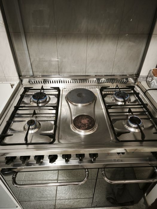 Fogão a gás Tróia 4+ 2 placas eléctricas, bem estimado