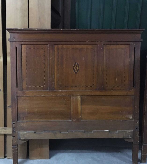 Cama de madeira antiga completa (sem colchão)