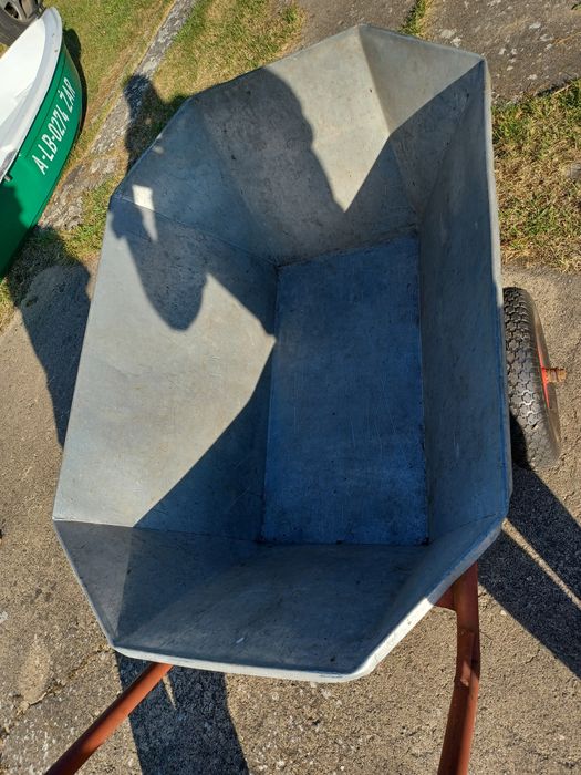 Sprzedam wózek paszowy (japonka,koliba))