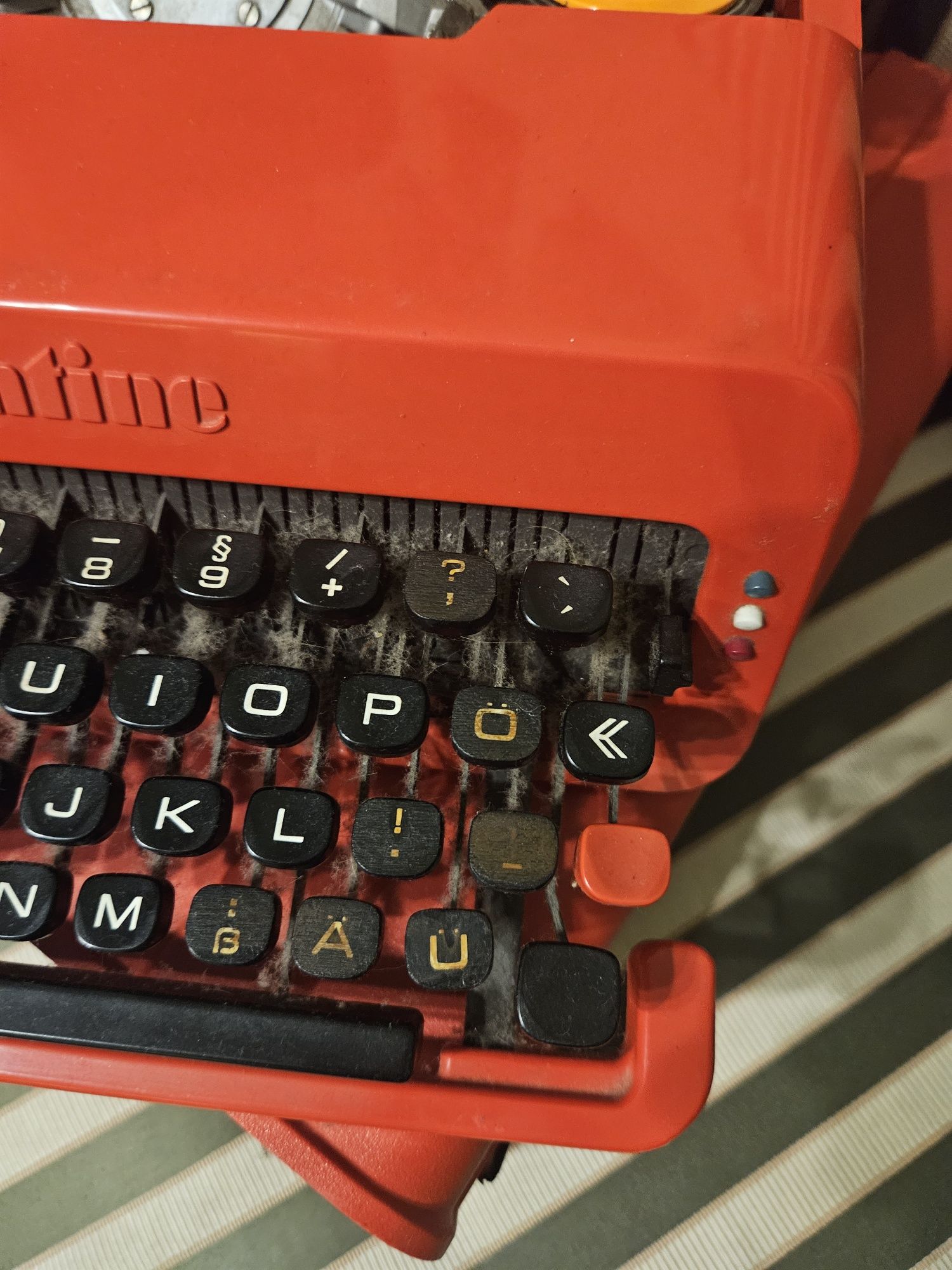Maszyna do pisania Olivetti Valentine design Ettore Sottsass