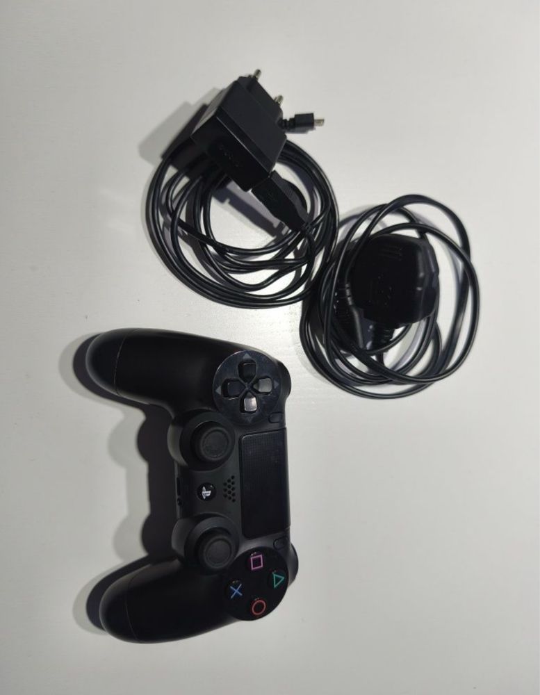 Ps4 500gb slim+pad z ladowarka+ 2 gry